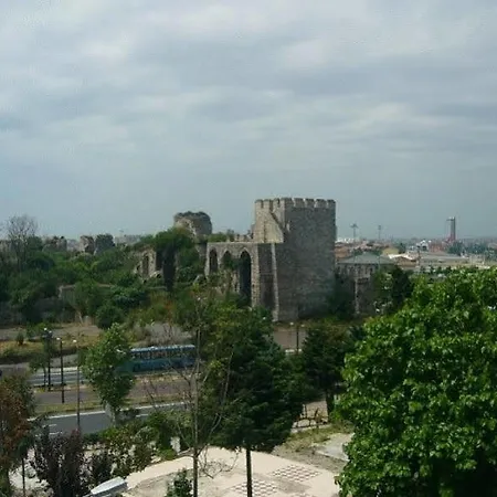Hotel City Wall Hotel 3*